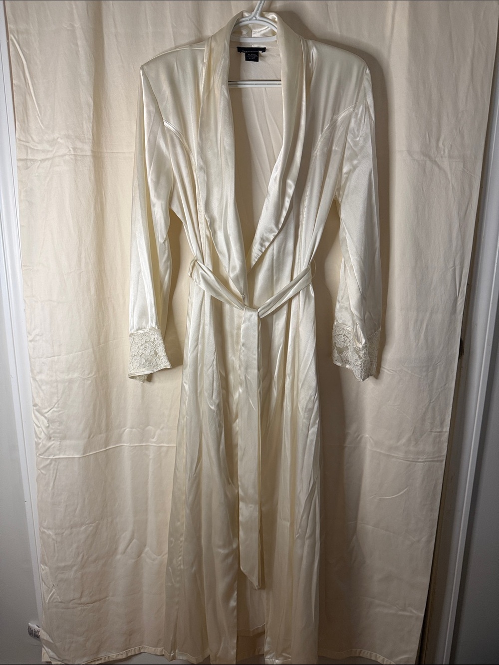 Jones New York Ivory Satin Robe with Lace Trim